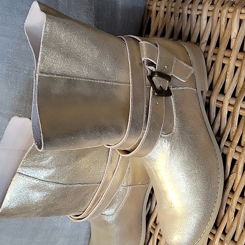 Twiggy LONDON Leather Ankle Boots Womens 7W Shimmering Gold Booties, NWOT